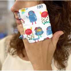 Make-Up Remover Glove Petits Monstres 7 Make-Up Remover Glove Petits Monstres -Chic Bags Soldes afa8908baeab33a7c8a708f65850